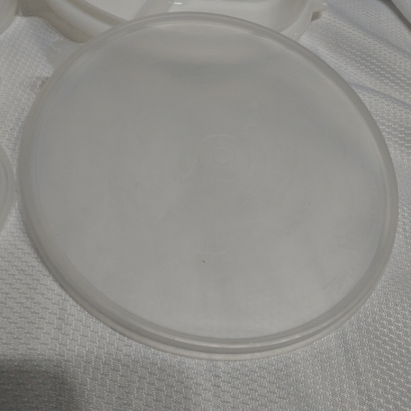 Vintage Tupperware set, hosting a party this season? This Jell-O mold/divided pl - Picture 7 of 9